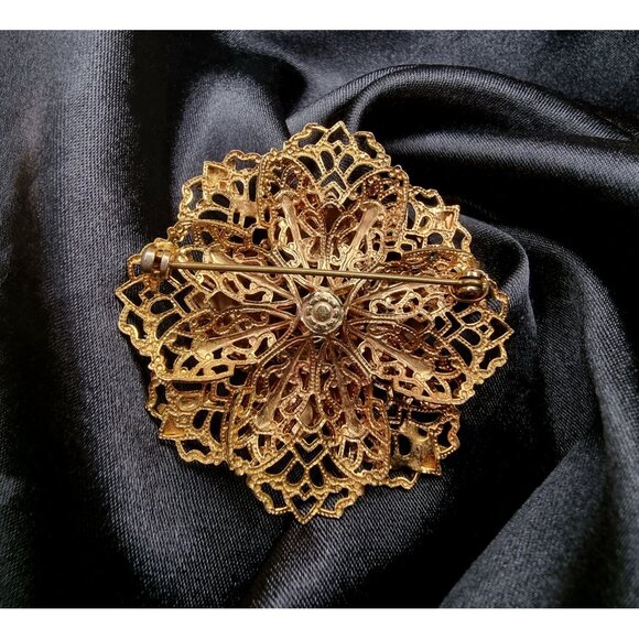 Vintage Filigree Gold-Tone Floral Brooch Pin With Intricate Detailing & Layered - Picture 4 of 4